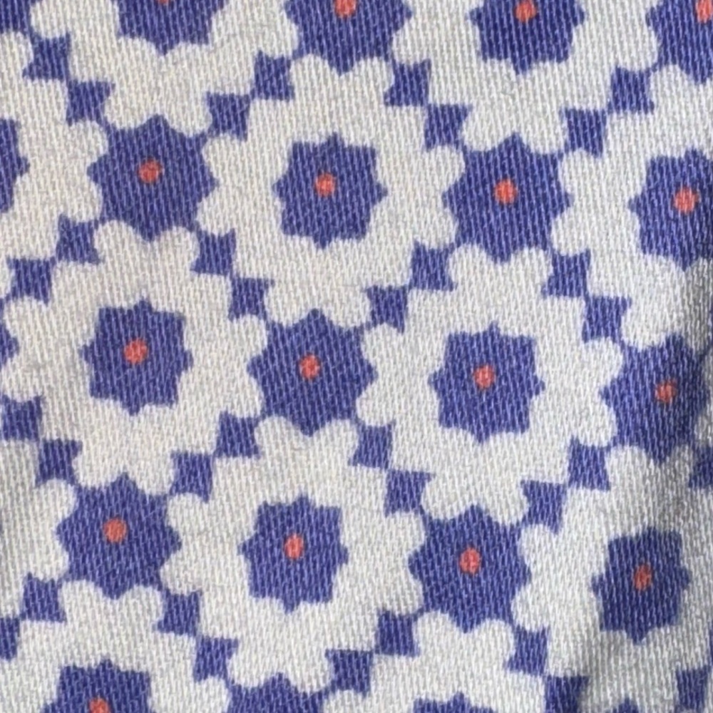 Gap “Boyfriend” Fitted Button Down In Size Medium - image 4